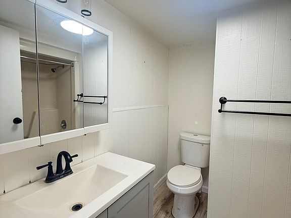 5th image of 22 Reeves St #22