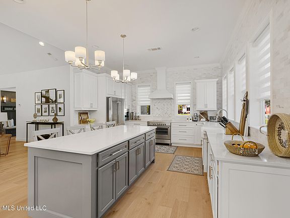 5th image of 20 Timber Ridge Dr