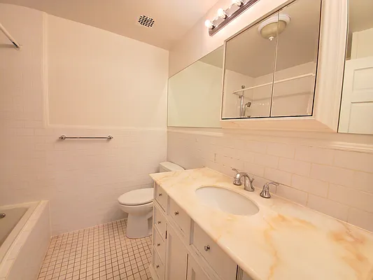 Rented by Julien Aractingi, LREB | media 12