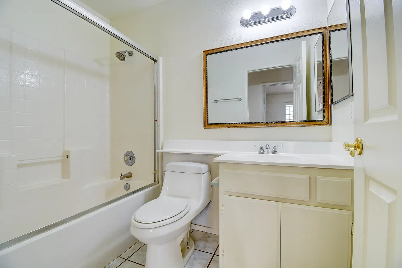 3 bed, 1374 sqft, $1,850 — Photo 4