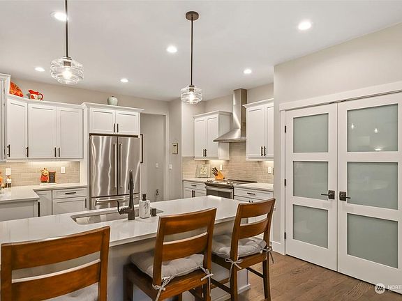 5th image of 4023 87th Ave NW
