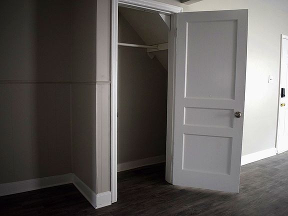 5th image of 1150 W Lexington Cir #1150