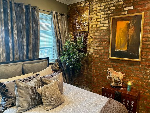 4th image of 403 W 48th St #4D