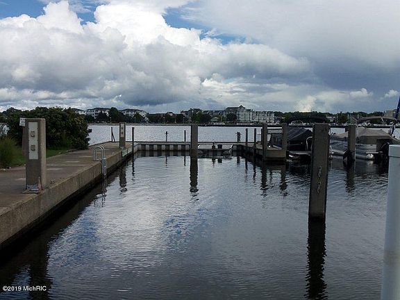 2nd image of 98 Harbor Dr #18