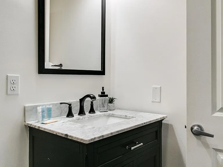 1112 Logan St — Photo 19