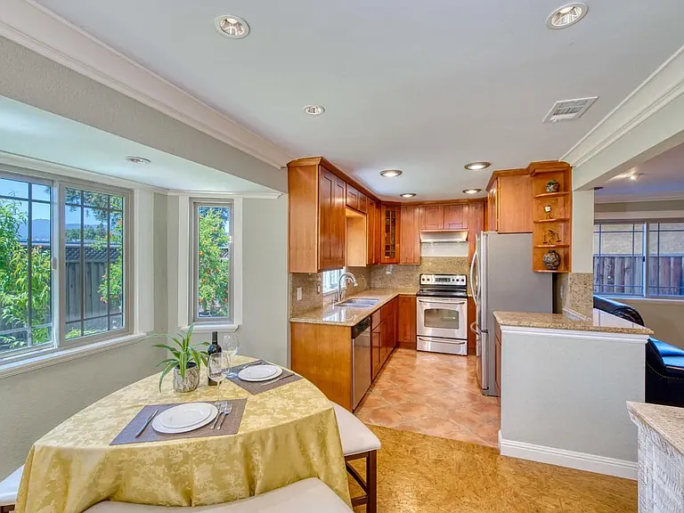 5342 Studebaker Cir — Photo 3