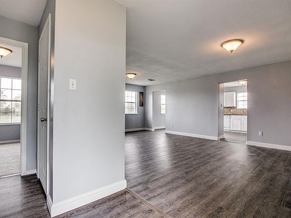 4th image of 216 Railroad Ave