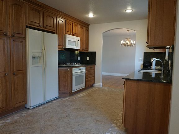 4th image of 17690 De Witt Ave