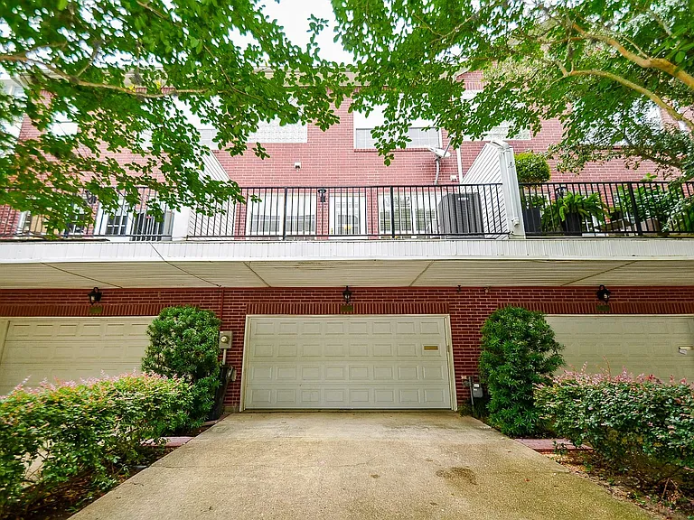 1307 Prospect St — Photo 36