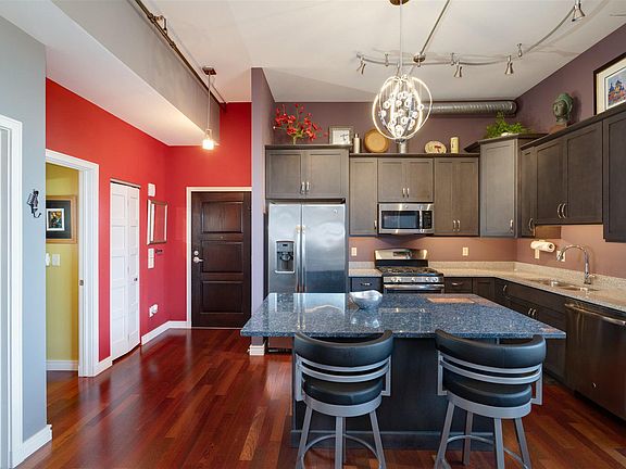 5th image of 212 N Center St Unit 303