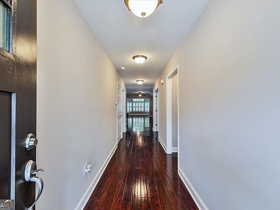 3rd image of 2058 Bonneville Ln
