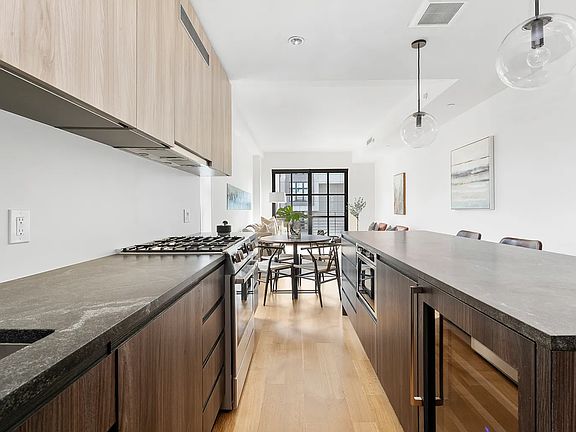 5th image of 868 Lorimer St Unit 5-C