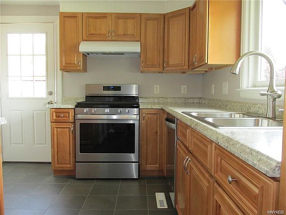 3rd image of 38 Crestview Ave