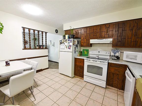 4th image of 353 Vaughn Trl #353