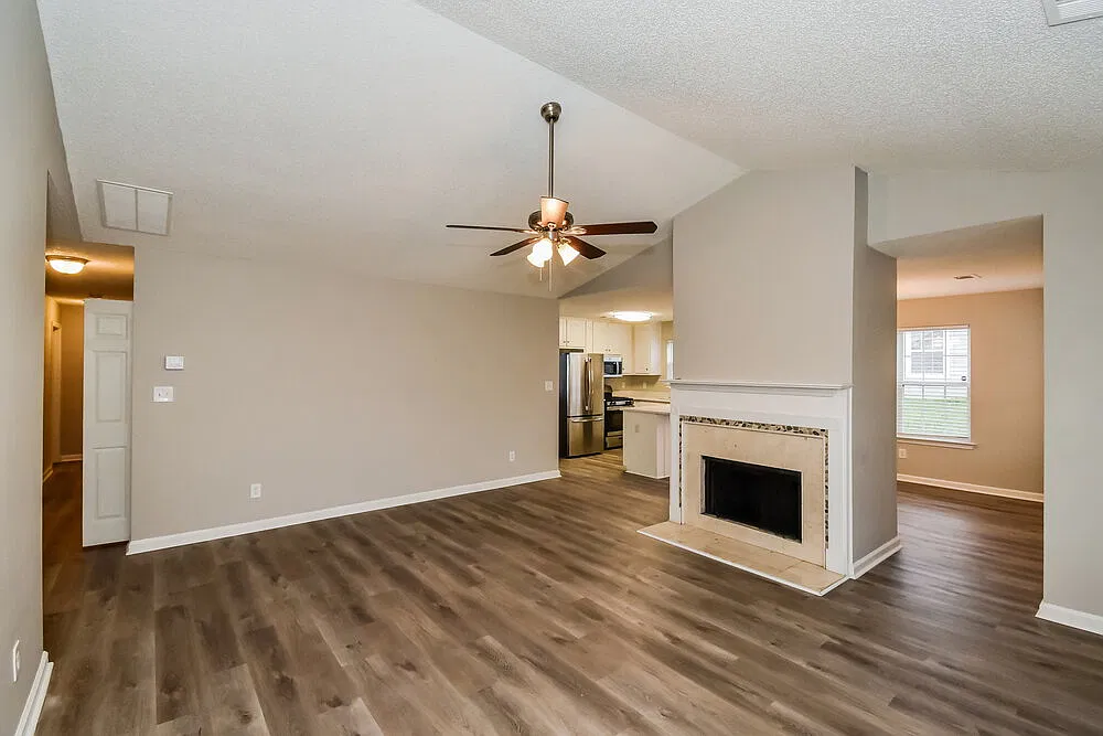 3 bed, 2.0 bath, 1496 sqft, $2,760 — Photo 3
