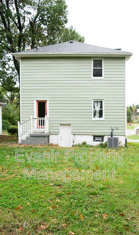 3 bed, 1.0 bath, 1170 sqft, $2,100 — Photo 4