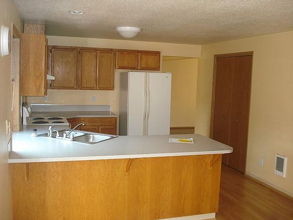 3rd image of 14305 SE 8th St