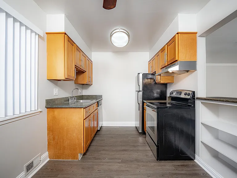 Palms B-7 kitchen
