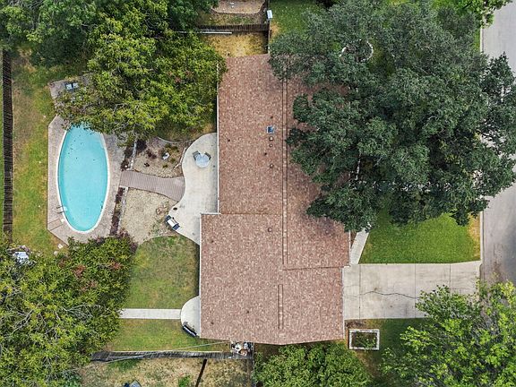 3rd image of 421 Windcrest Dr.