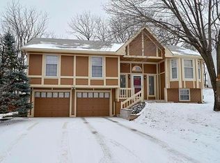 6404 NW Hilldale Dr, Kansas City, MO 64151