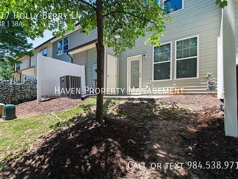 117 Holly Berry Ln — Photo 32