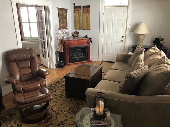 2nd image of 824 Fernwood Pl