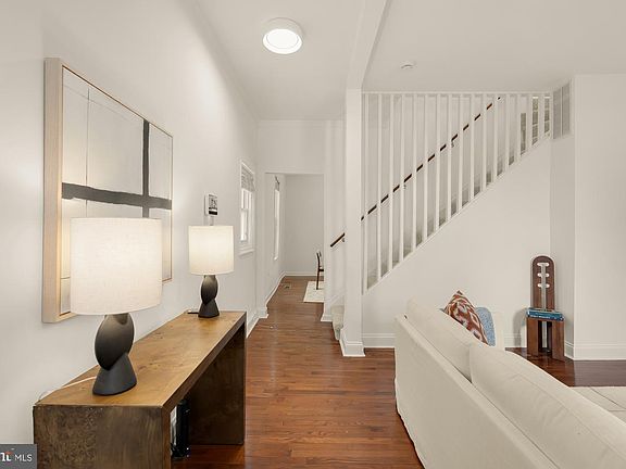 4th image of 709 16th St NE