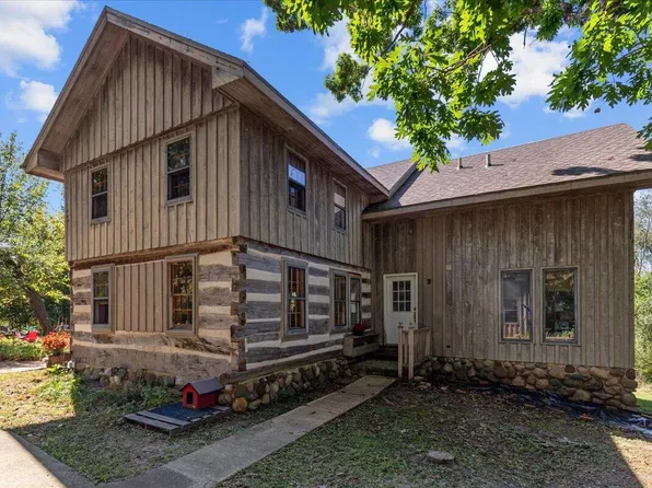 6051 Artist Bay ROAD, West Bend, WI 53095