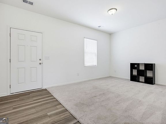 4th image of 611 Revenna Way NW