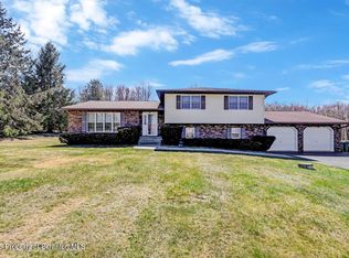 12 Patricia Cir, Moscow, PA 18444