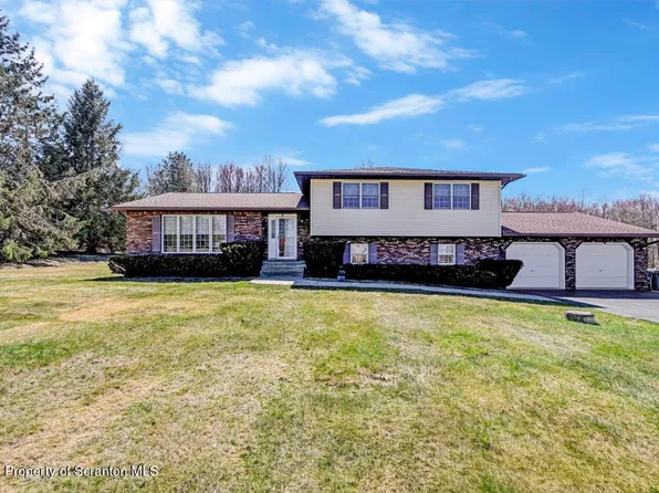 12 Patricia Cir, Moscow, PA 18444