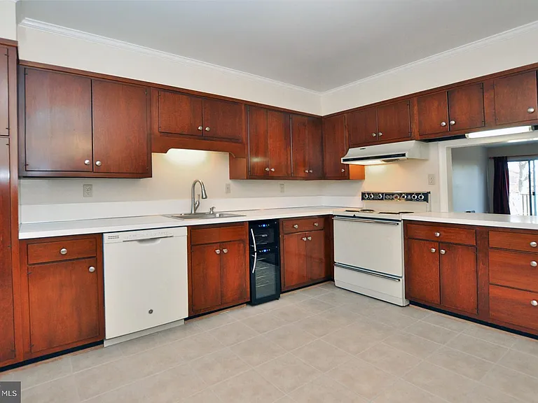 4847 Sangamore Rd #24 — Photo 7
