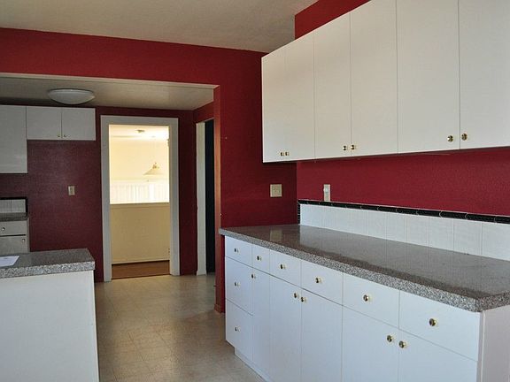 5th image of 907 S Sprague Ave