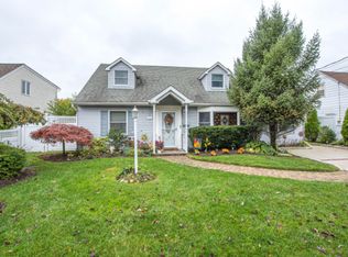 2142 North Dr, Seaford, NY 11783