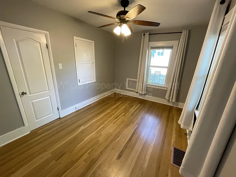 4909 Beach Ct — Photo 26