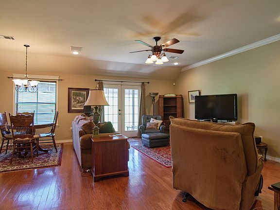 2nd image of 188 Hawthorne Ln
