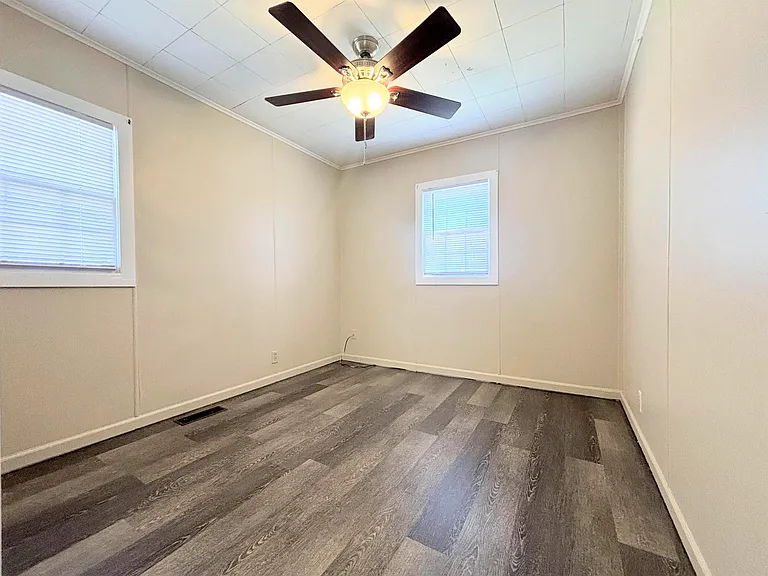 514 1/2 N Eshelman St — Photo 5