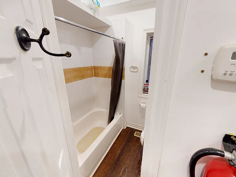160 Beaconsfield Ave #1 — Photo 7