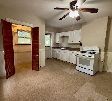 4th image of 137 Lynde St #2