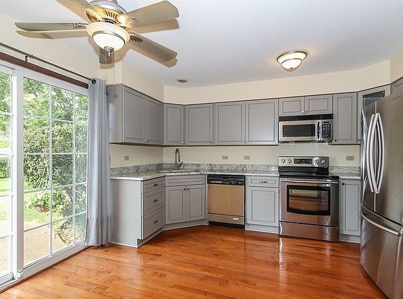 3rd image of 721 E Cunningham Dr