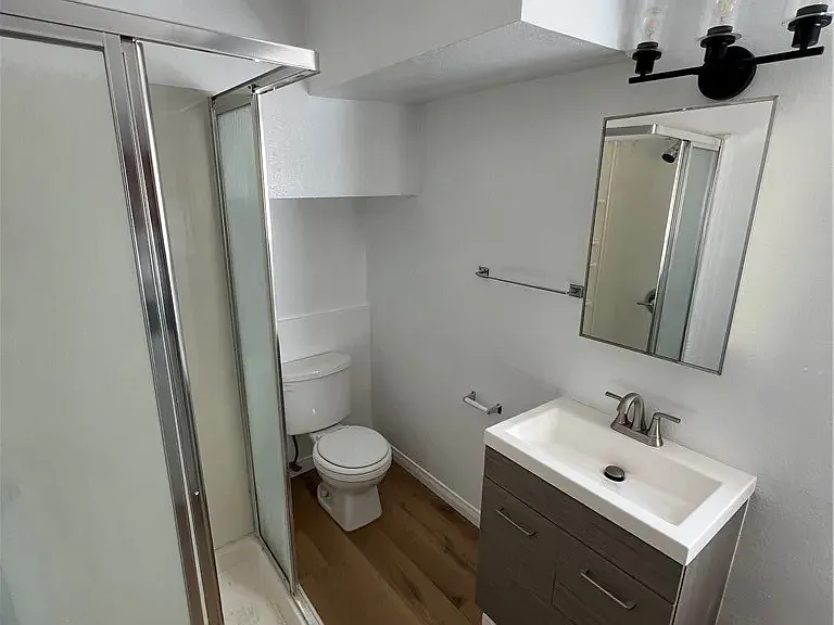 809 Virginia Ct — Photo 3