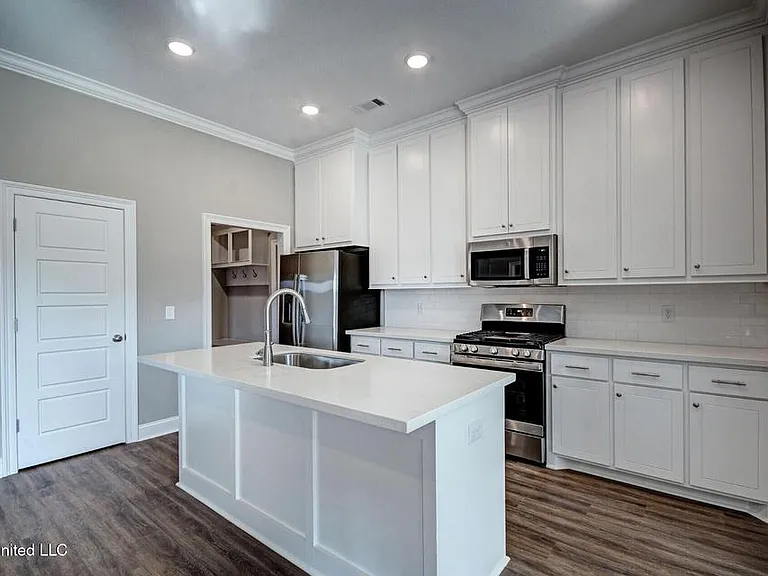 119 Southern Oak Way — Photo 3