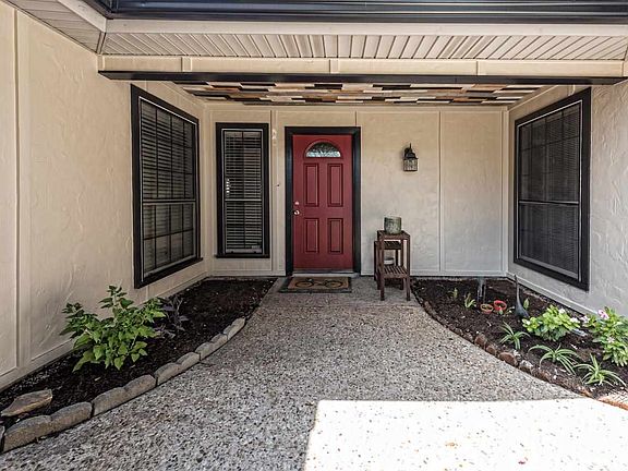 3rd image of 4401 Green Oak Dr