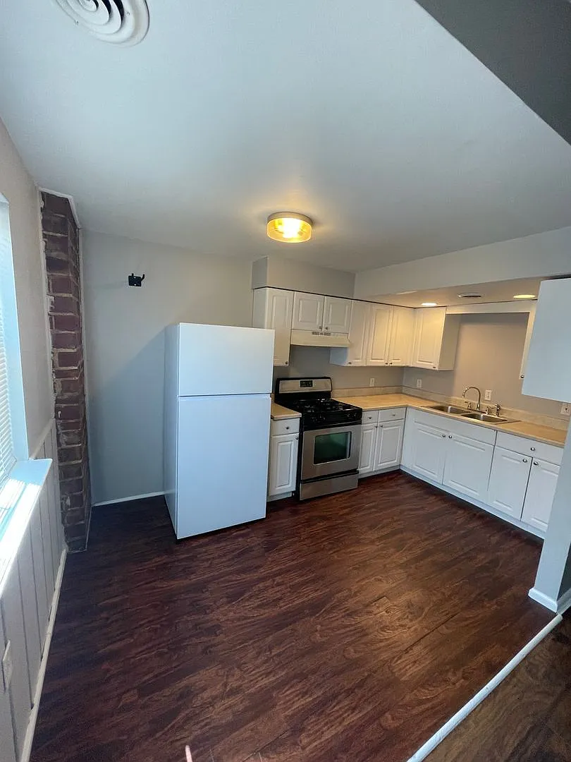 3133 Magnolia — Photo 3