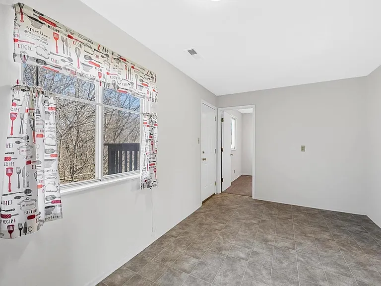 22 E Rock Creek Mnr — Photo 4