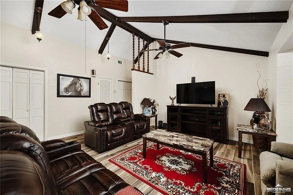 3 bed, 2.0 bath, 1901 sqft, $1,500 — Photo 4