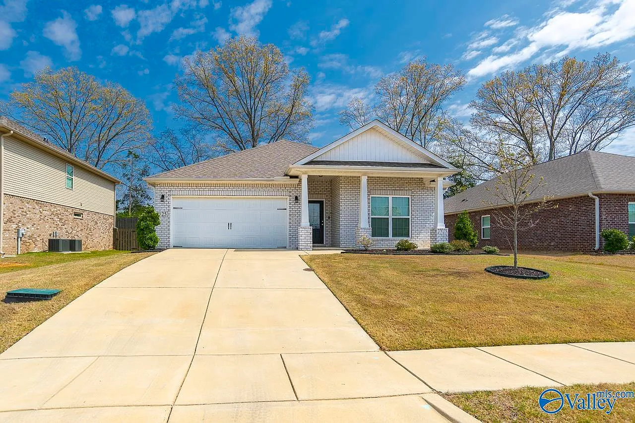 4 bed, 2.0 bath, 1965 sqft, $2,100 — Photo 2