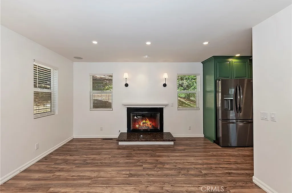 3 bed, 2.0 bath, 1824 sqft, $2,400 — Photo 3