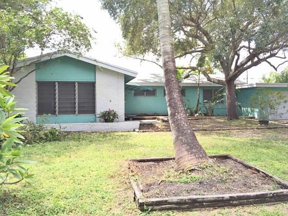 3rd image of 408 NW 21st Ct