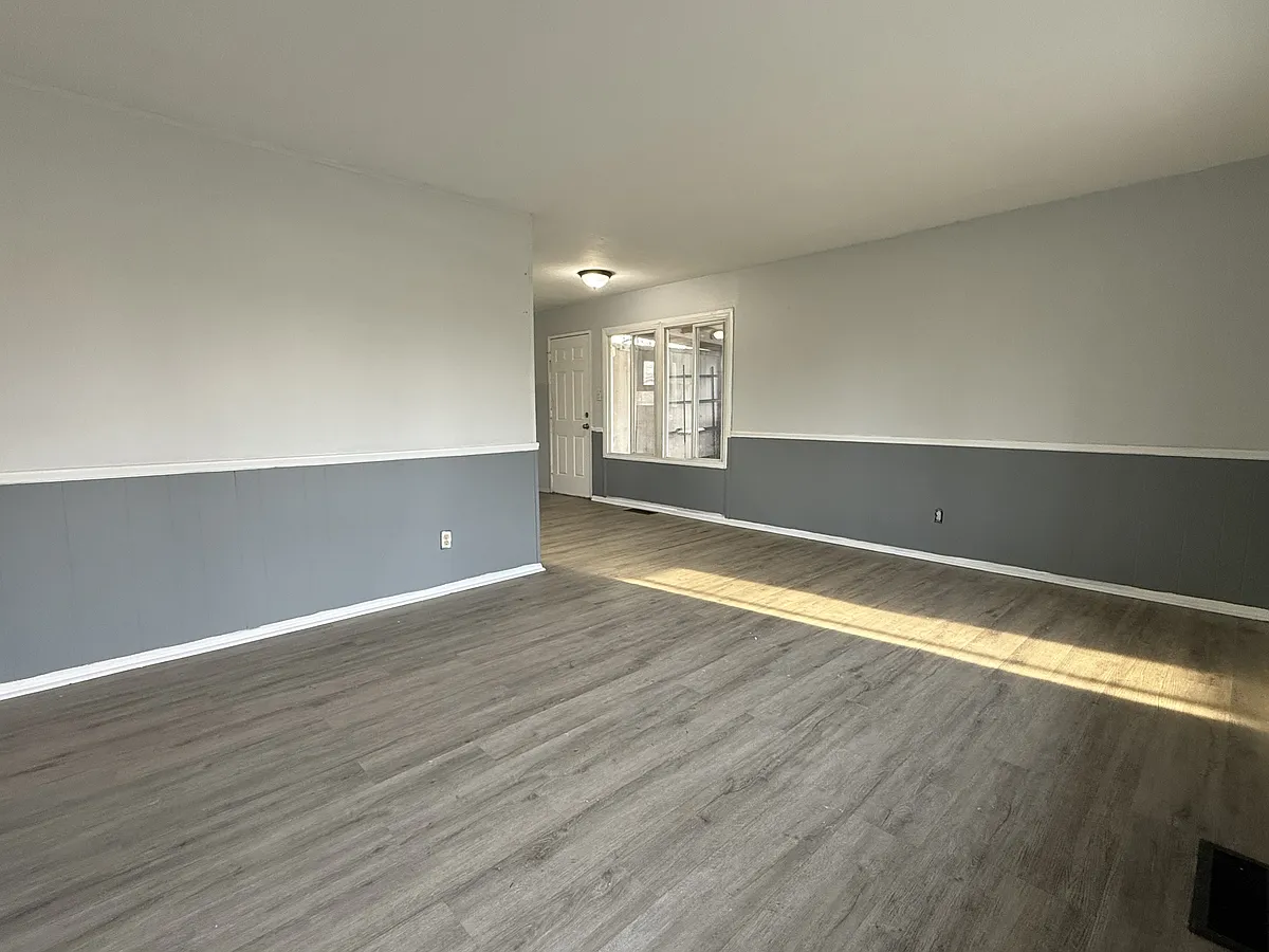 Building Photo - 3138 Midvale Dr